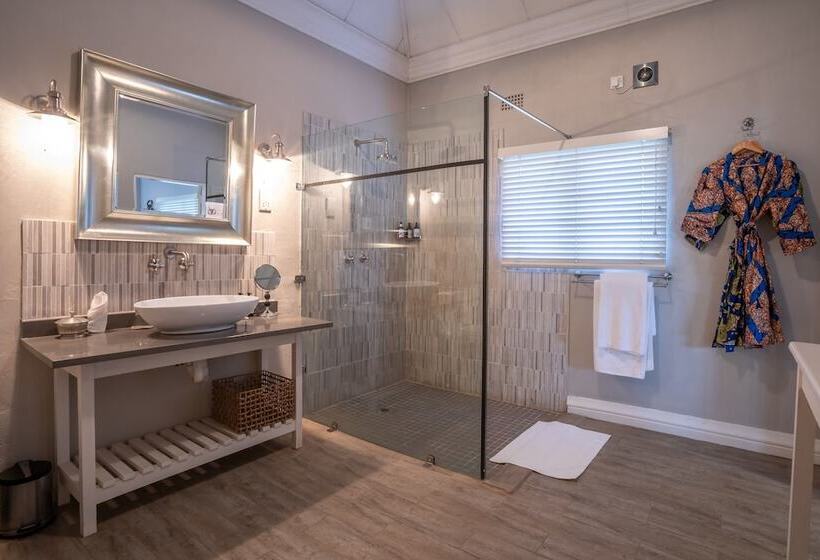 سوئیت دلوکس 2 خوابه, The River Club