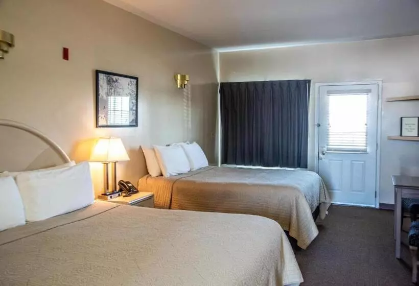 Standard-studio, West Bank Inn