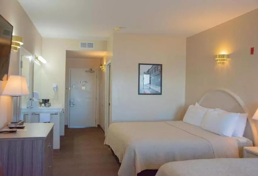 Standard-studio, West Bank Inn