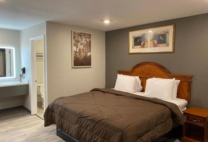 جناح سوبيريور, Ozark Inn & Suites