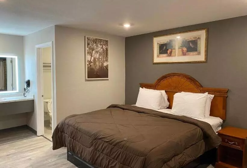 スーペリアースイート, Ozark Inn & Suites