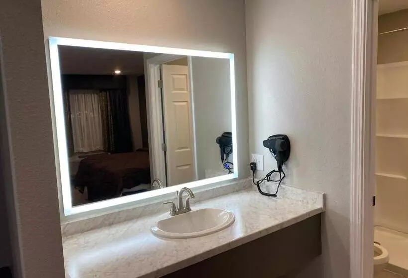 スーペリアースイート, Ozark Inn & Suites