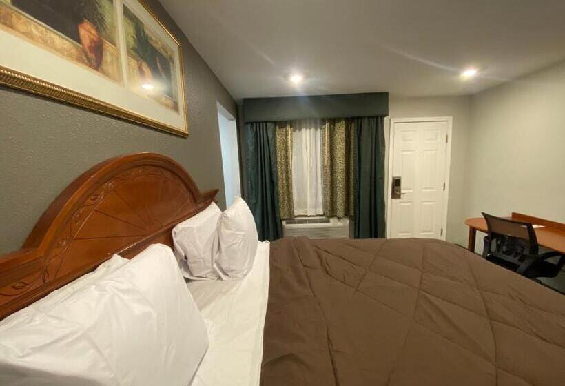 جناح سوبيريور, Ozark Inn & Suites