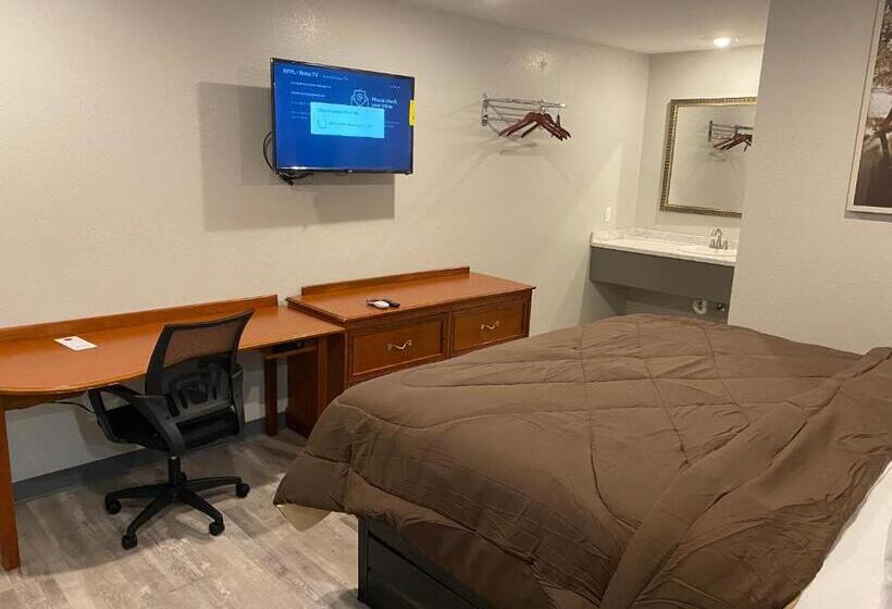 جناح سوبيريور, Ozark Inn & Suites