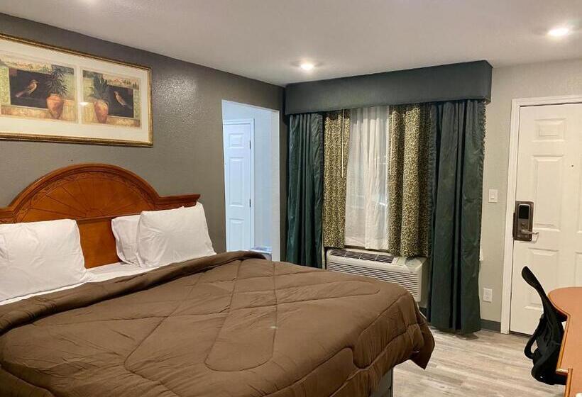 Люкс Superior, Ozark Inn & Suites