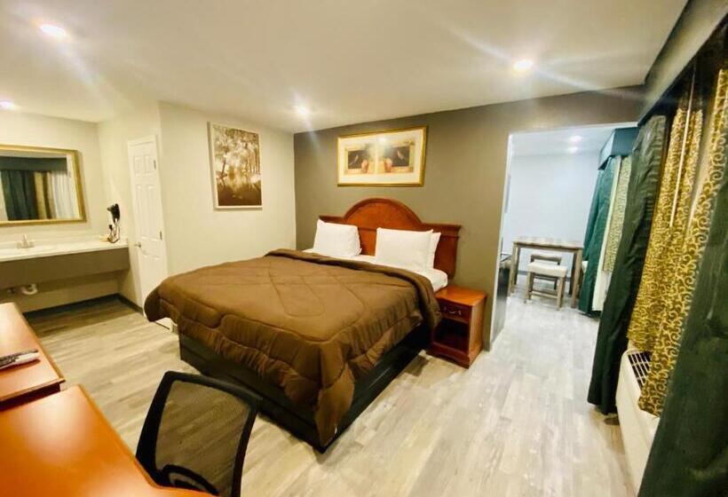 جناح سوبيريور, Ozark Inn & Suites