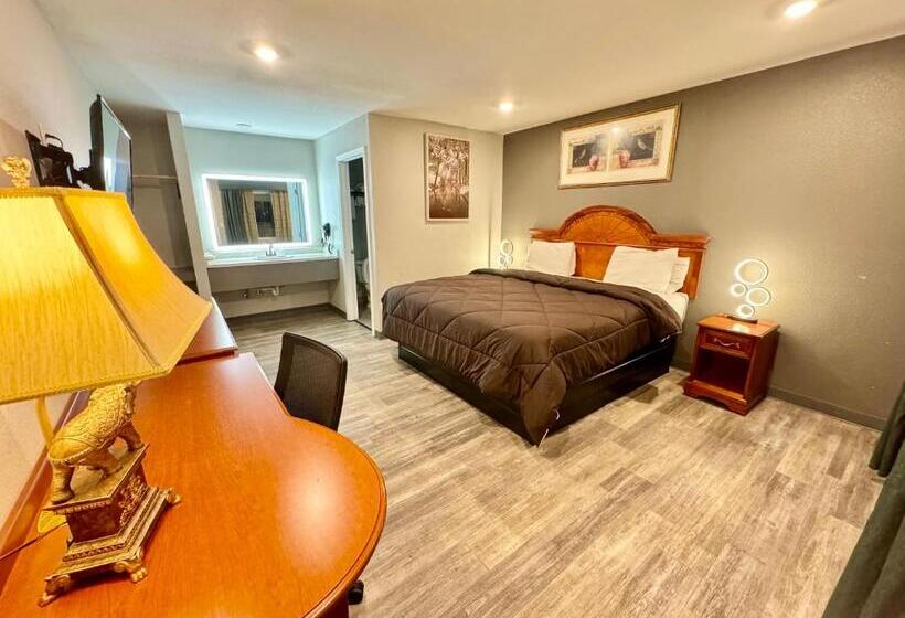 جناح سوبيريور, Ozark Inn & Suites