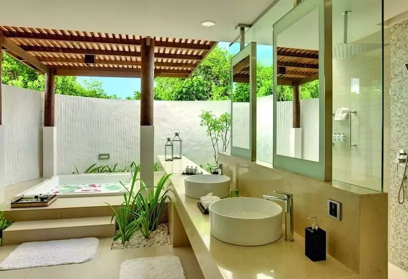 اتاق لوکس, Hideaway Beach Resort & Spa
