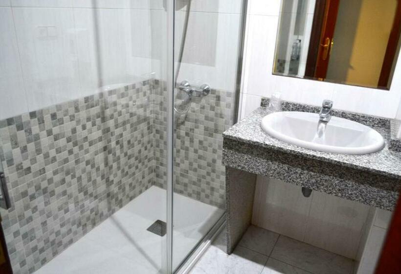 اتاق استاندارد سه نفره, Alda Puerta Coruna