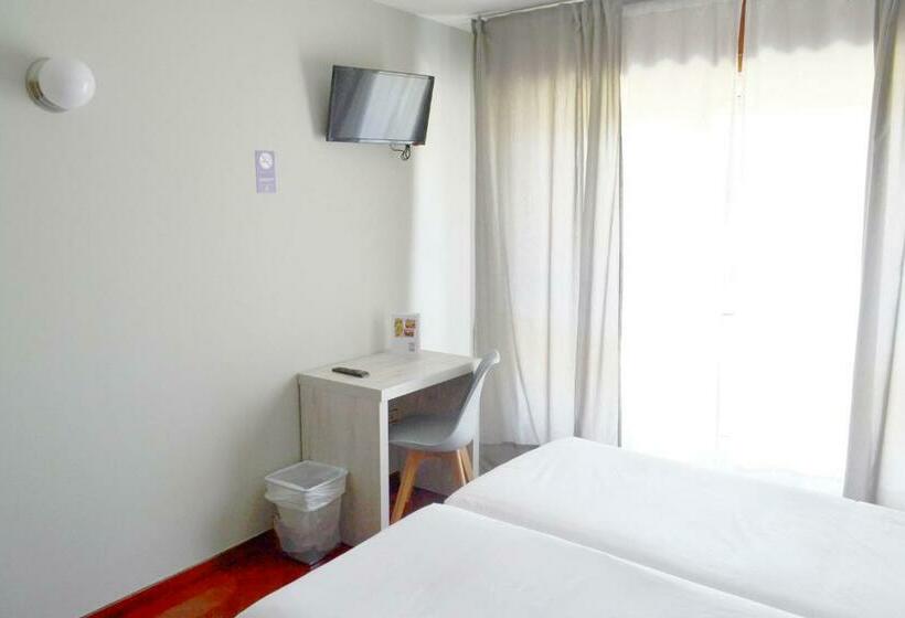 اتاق استاندارد سه نفره, Alda Puerta Coruna