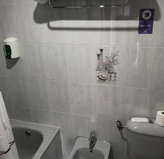 اتاق استاندارد یک نفره, Alda Puerta Coruna