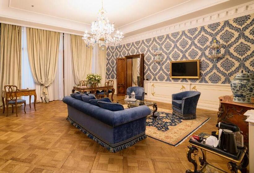 سوئیت با چشم‌انداز, Ai Reali   Small Luxury Hotels Of The World