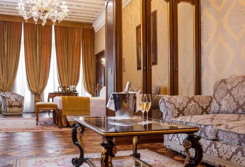 سوئیت با چشم‌انداز, Ai Reali   Small Luxury Hotels Of The World