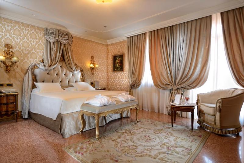 اتاق لوکس, Ai Reali   Small Luxury Hotels Of The World