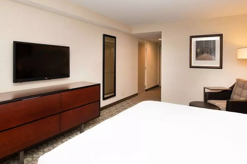 ２ダブルベッドのスタンダードルーム, Doubletree By Hilton Hotel & Suites Charleston Airport