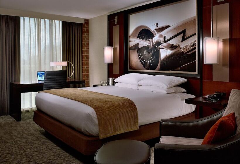 适合残疾人士使用的带超级大床的标准间, Doubletree By Hilton Hotel & Suites Charleston Airport