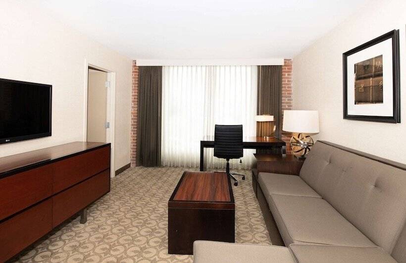 豪华套房, Doubletree By Hilton Hotel & Suites Charleston Airport