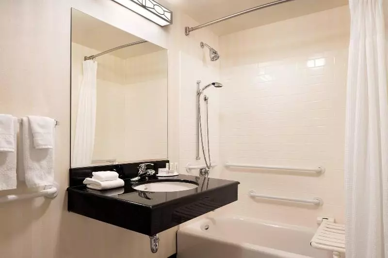 キングサイズベッドのスタンダードルーム, Fairfield Inn & Suites Redding