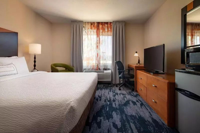 キングサイズベッドのスタンダードルーム, Fairfield Inn & Suites Redding