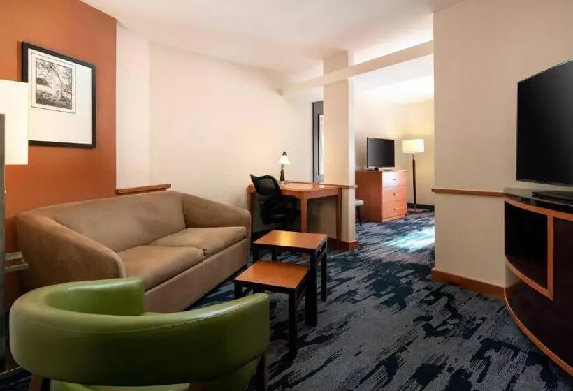 キングサイズベッドのスイートルーム, Fairfield Inn & Suites Redding