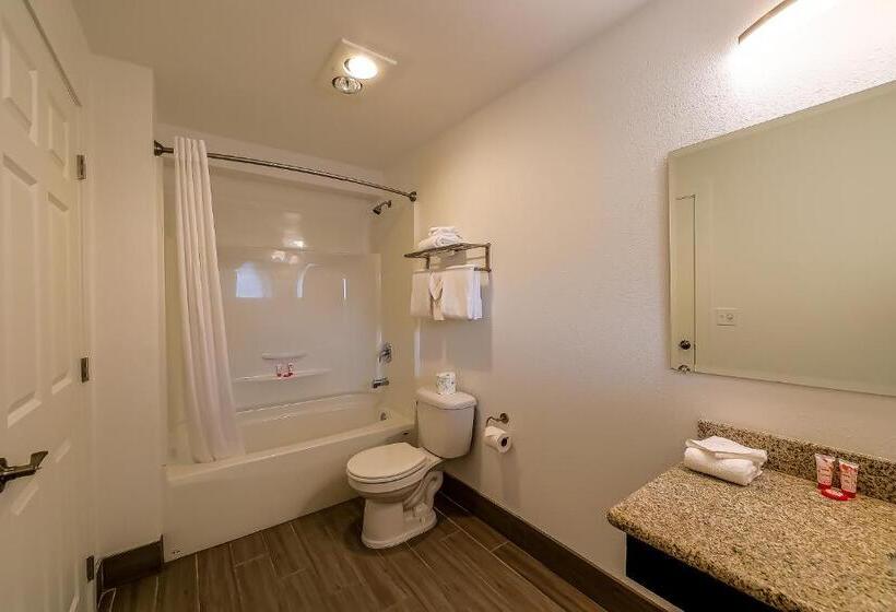 Номер Стандарт 2 Двуспальные Кровати, Knights Inn Newport