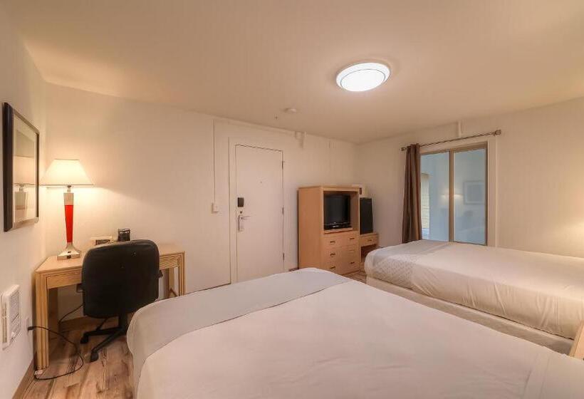Номер Стандарт 2 Двуспальные Кровати, Knights Inn Newport