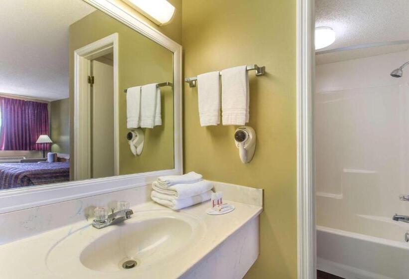 غرفه قياسيه سريرين مزدوجين, Super 8 By Wyndham Monticello