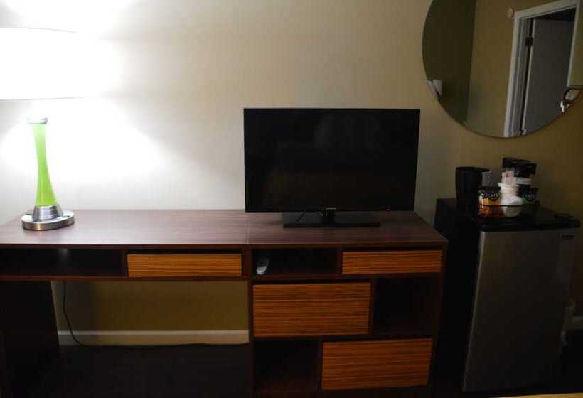 غرفه قياسيه سريرين مزدوجين, Super 8 By Wyndham Monticello