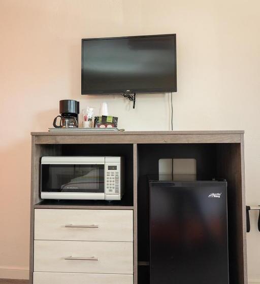 اتاق لوکس, The Atomic Blue Motor Inn