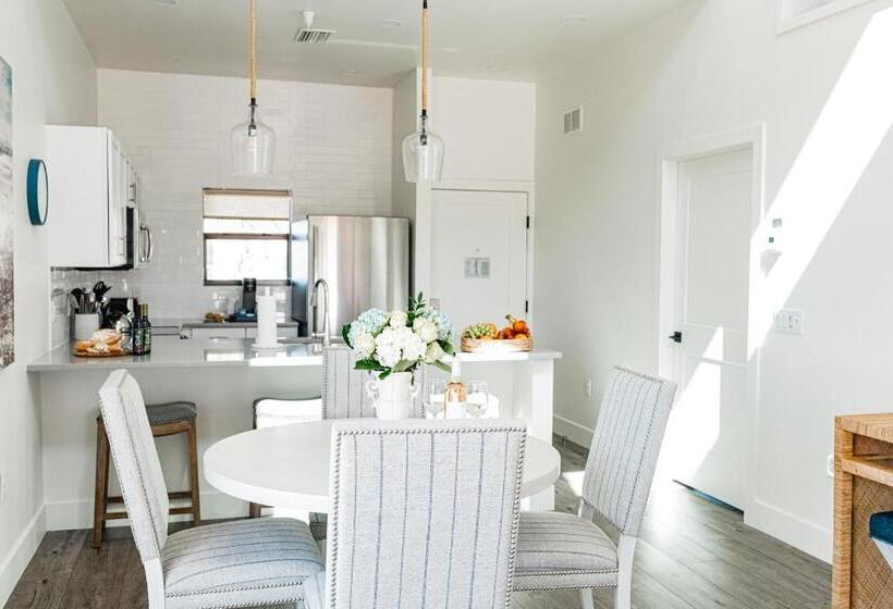 جناح مطلّ علي حمام السباحة, The Suites At Fishermen S Village   2 Bedroom Suites