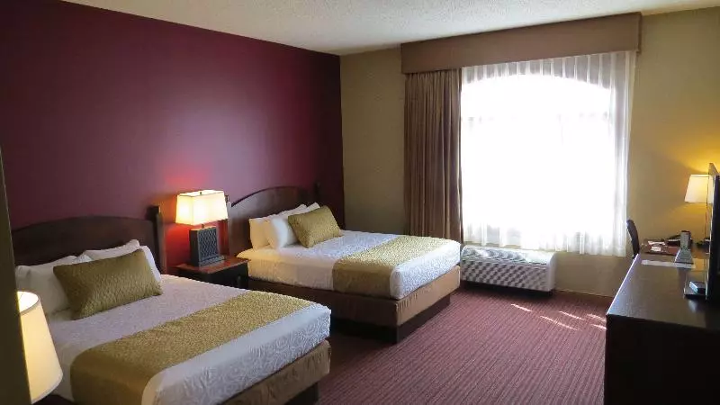 クイーンサイズベッドのスタンダードルーム, Best Western Plus Dutch Haus Inn And Suites