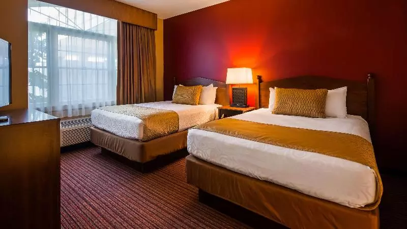 クイーンサイズベッドのスタンダードルーム, Best Western Plus Dutch Haus Inn And Suites
