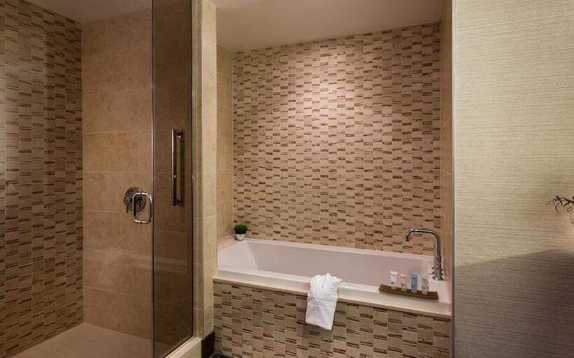 带大床的小型套房, Chumash Casino Resort