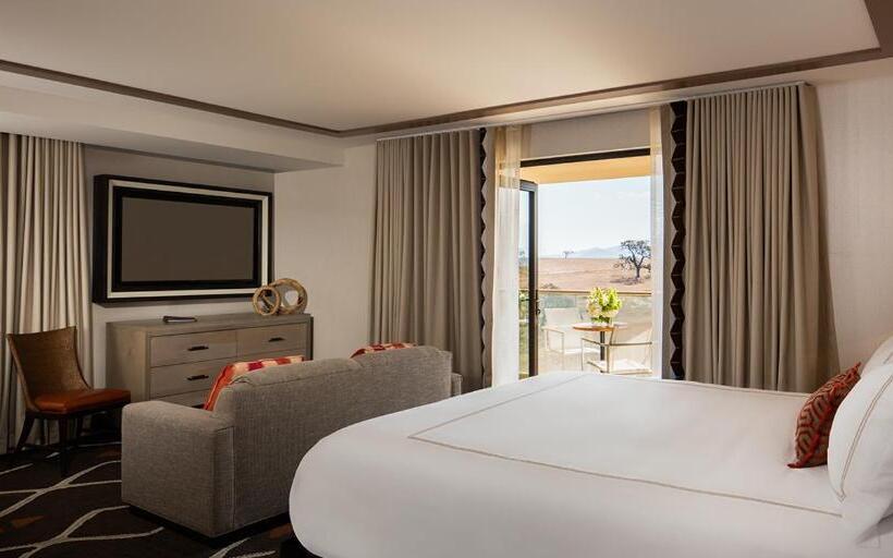 带大床的小型套房, Chumash Casino Resort