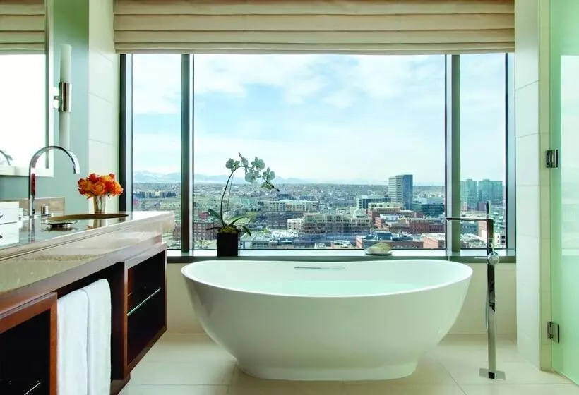 プレミアムスタジオ, Four Seasons Hotel Denver