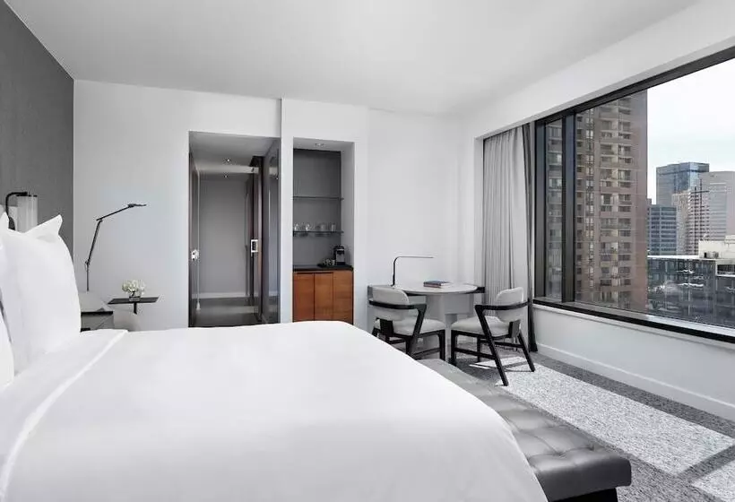 プレミアムスタジオ, Four Seasons Hotel Denver