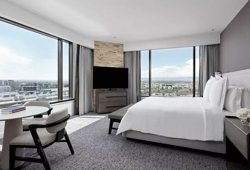プレミアムスタジオ, Four Seasons Hotel Denver