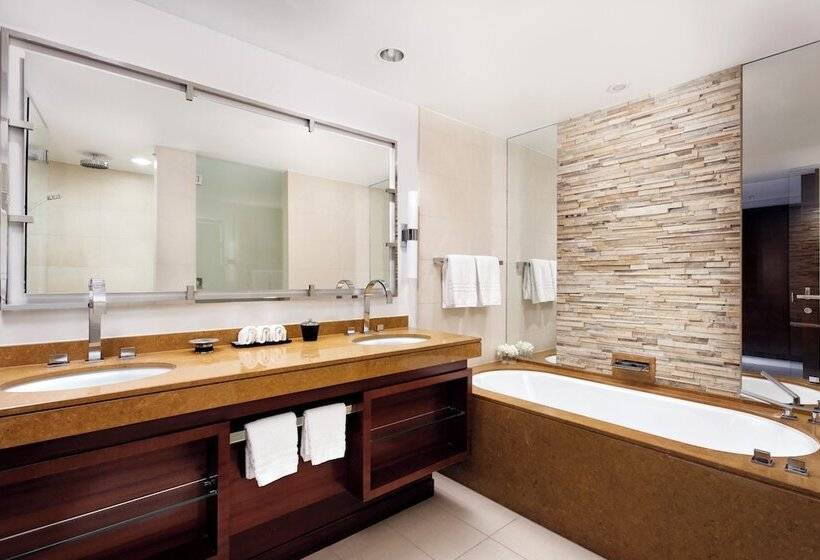 Люкс Адаптированный для Инвалидов, Four Seasons Hotel Denver