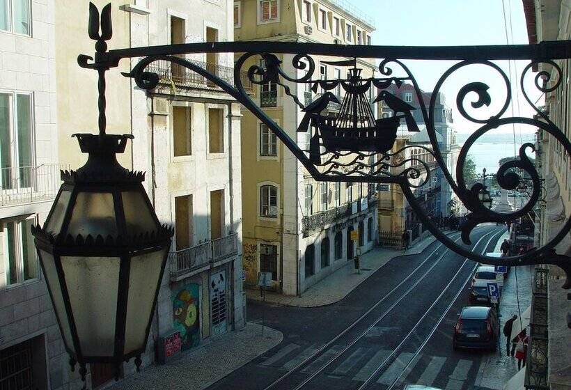 اتاق استاندارد, Hall Chiado