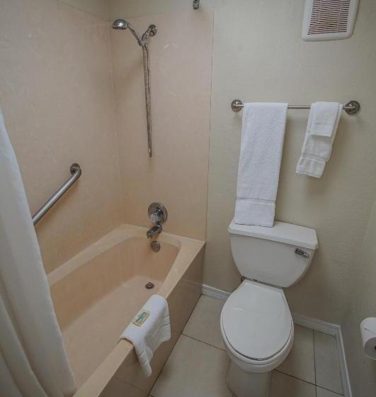 غرفة كلاسيكية رباعية, Marina Bay Resort