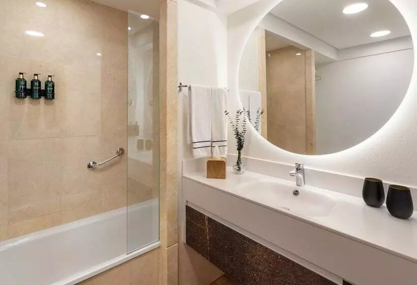 اتاق خانوادگی با چشم‌انداز جانبی دریا, Meliá Isla Canela
