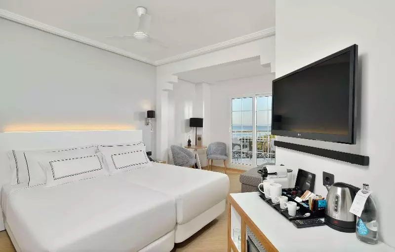 اتاق پرمیوم با چشم‌انداز دریا, Meliá Isla Canela