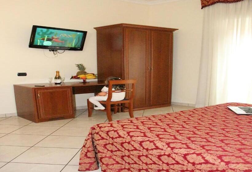 חדר משפחתי, Mirage