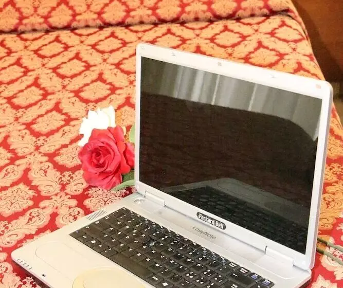 اتاق استاندارد سه نفره, Mirage