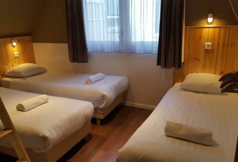 חדר סטנדרט לארבעה, Old Quarter