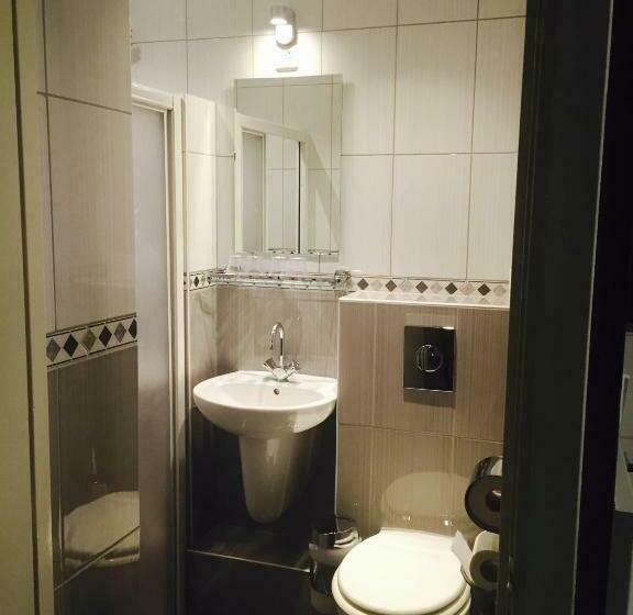 חדר סטנדרט לארבעה, Old Quarter