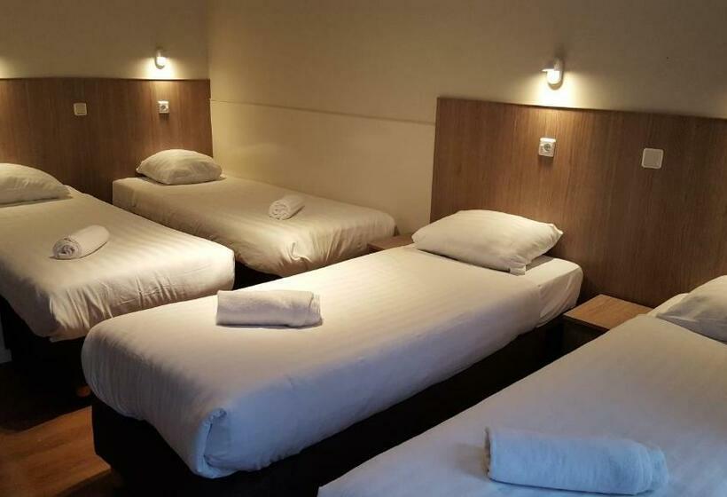 חדר סטנדרט לארבעה, Old Quarter