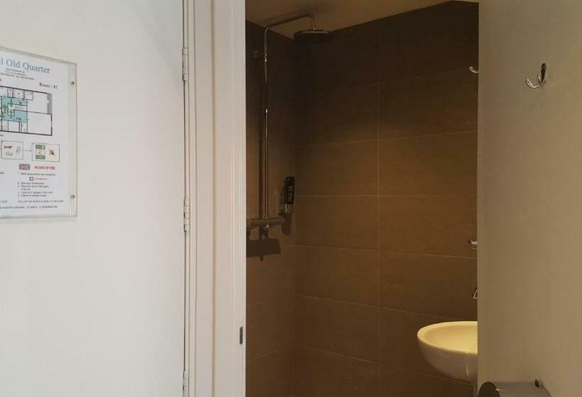 חדר סטנדרט לארבעה, Old Quarter