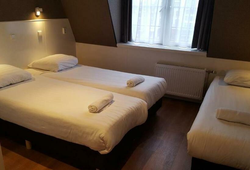 חדר סטנדרטי לשלושה עם נוף, Old Quarter