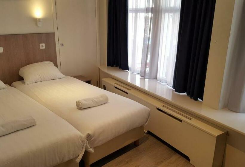 חדר משפחתי, Old Quarter